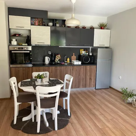 Nikol 2 Deluxe Velingrado